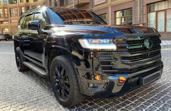 Toyota Land Cruiser 300 прокат джип з водієм на весілля Київ