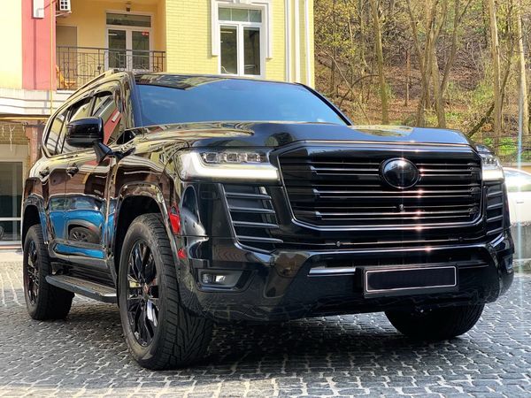 Toyota Land Cruiser 300 прокат джип з водієм на весілля Київ