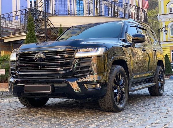 Toyota Land Cruiser 300 прокат джип з водієм на весілля Київ