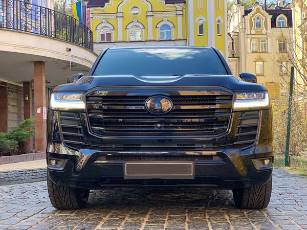 Toyota Land Cruiser 300 прокат джип з водієм на весілля Київ