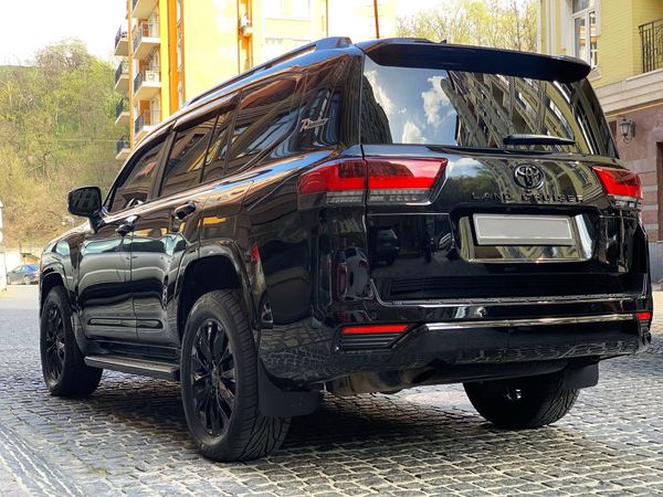 Toyota Land Cruiser 300 прокат джип з водієм на весілля Київ