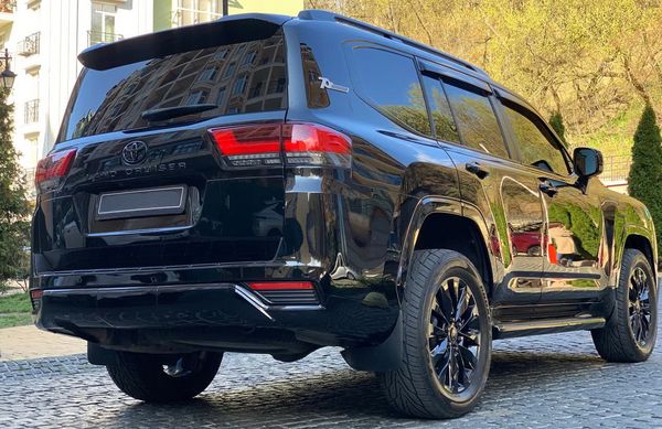 Toyota Land Cruiser 300 прокат джип з водієм на весілля Київ