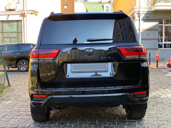 Toyota Land Cruiser 300 прокат джип з водієм на весілля Київ