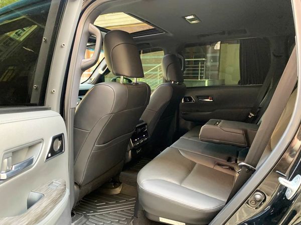 Toyota Land Cruiser 300 прокат джип з водієм на весілля Київ