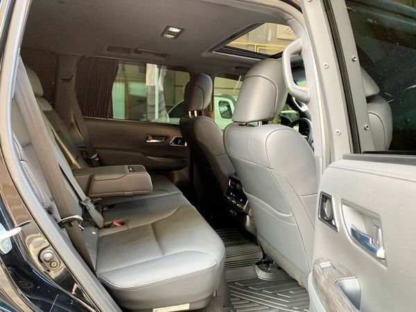 Toyota Land Cruiser 300 прокат джип з водієм на весілля Київ