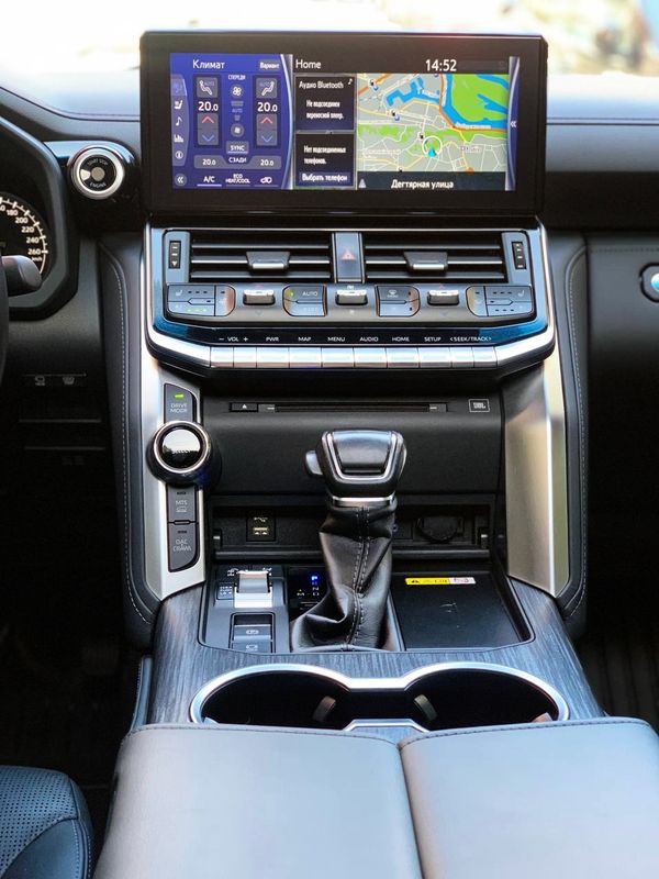 Toyota Land Cruiser 300 прокат джип з водієм на весілля Київ