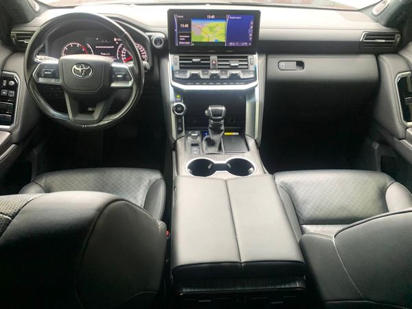 Toyota Land Cruiser 300 прокат джип с водителем на свадьбу Киев