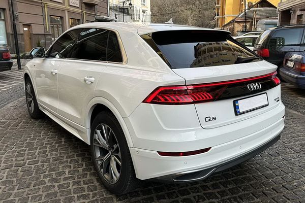 Внедорожник Audi Q8 S Line прокат аренда для свадьбы