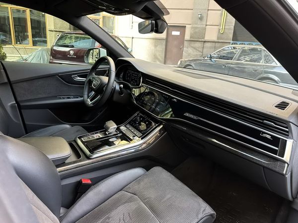 Внедорожник Audi Q8 S Line прокат аренда для свадьбы