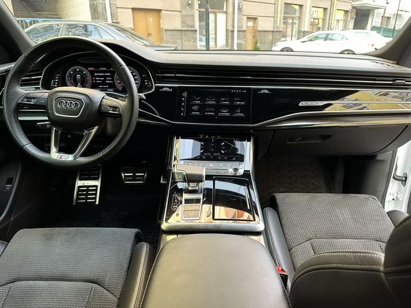 Внедорожник Audi Q8 S Line прокат аренда для свадьбы