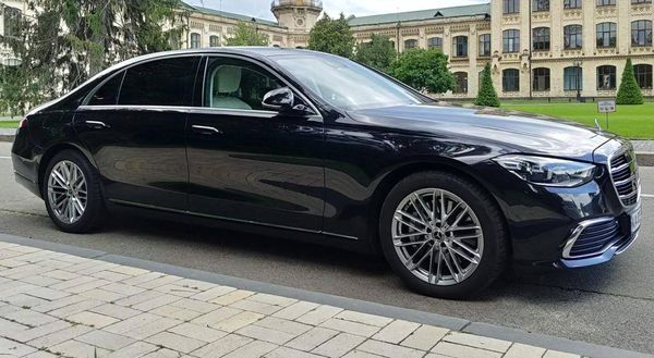 Аренда Mercedes-Benz W223 в аренду с водителем на свадьбу