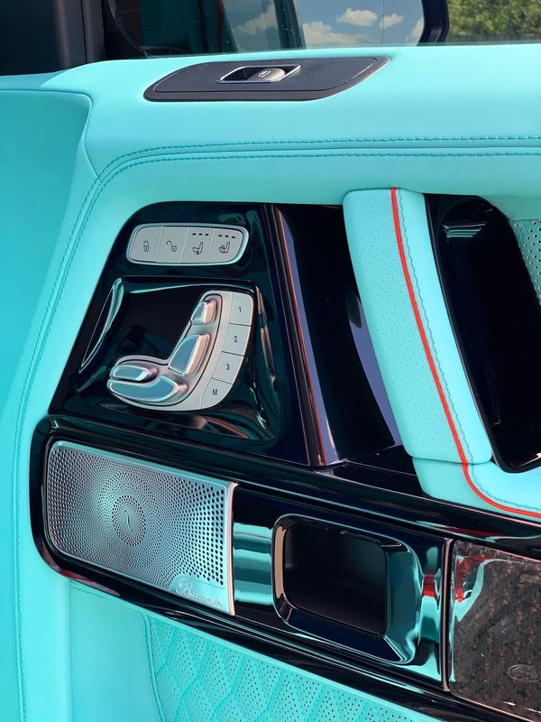 Mercedes-Benz G800 Brabus «Кубік» Tiffany — оренда на весілля в Києві Mercedes-Benz G800 Brabus «Кубік» Tiffany — оренда на весілля в Києві