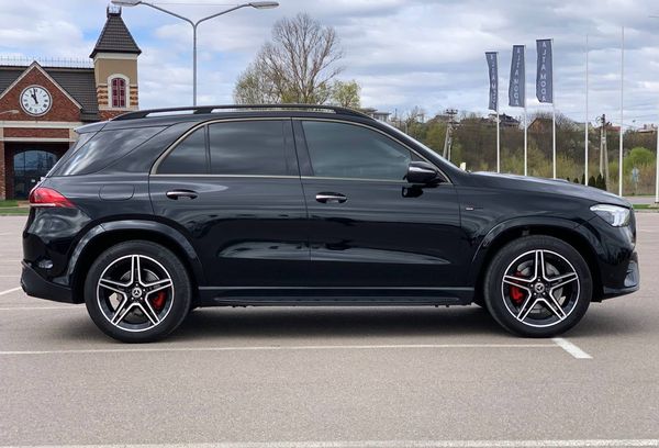 Bнедорожник на свадьбу Mercedes GLE 200 Style 63 AMG прокат без водителя