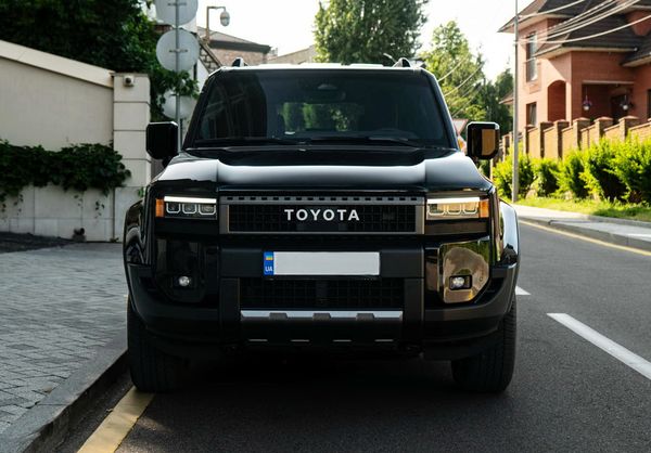 Прокат позашляховика Toyota Land Cruiser Prado 250 без водія авто на весілля