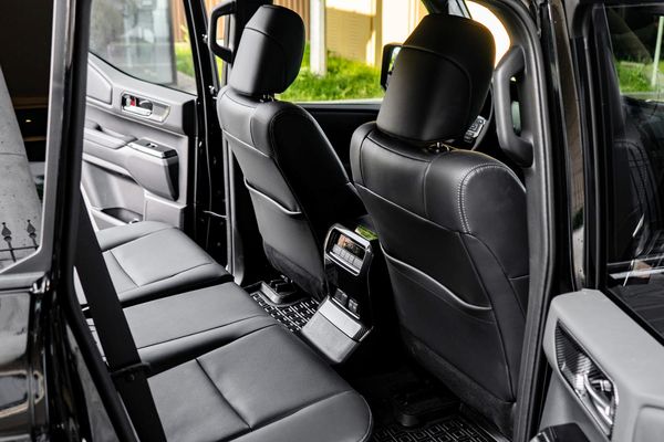 Прокат позашляховика Toyota Land Cruiser Prado 250 без водія авто на весілля