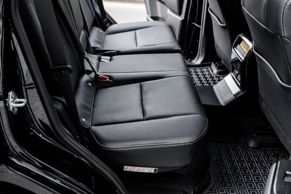 Прокат позашляховика Toyota Land Cruiser Prado 250 без водія авто на весілля