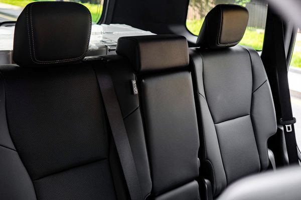 Прокат позашляховика Toyota Land Cruiser Prado 250 без водія авто на весілля