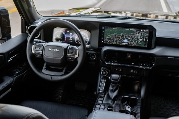Прокат позашляховика Toyota Land Cruiser Prado 250 без водія авто на весілля