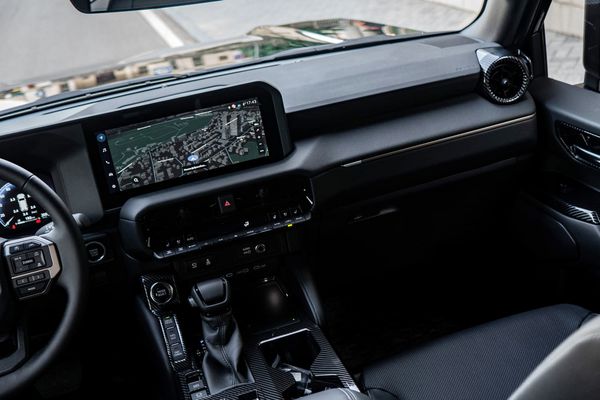 Прокат позашляховика Toyota Land Cruiser Prado 250 без водія авто на весілля