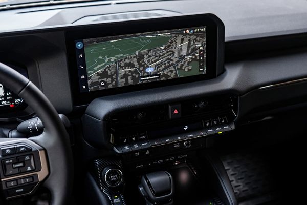 Прокат позашляховика Toyota Land Cruiser Prado 250 без водія авто на весілля