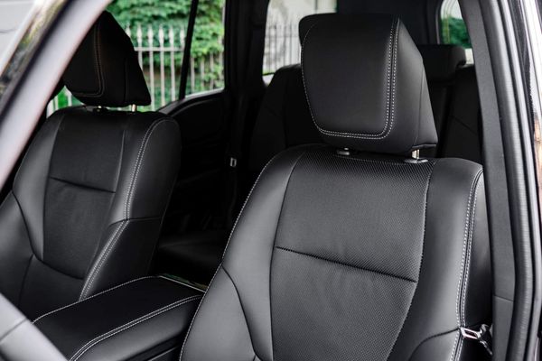 Прокат позашляховика Toyota Land Cruiser Prado 250 без водія авто на весілля