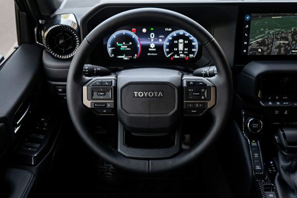 Прокат позашляховика Toyota Land Cruiser Prado 250 без водія авто на весілля