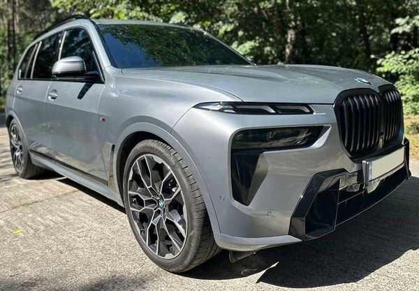 Аренда BMW X7 40D 2024 серый внедорожник с водителем на свадьбу