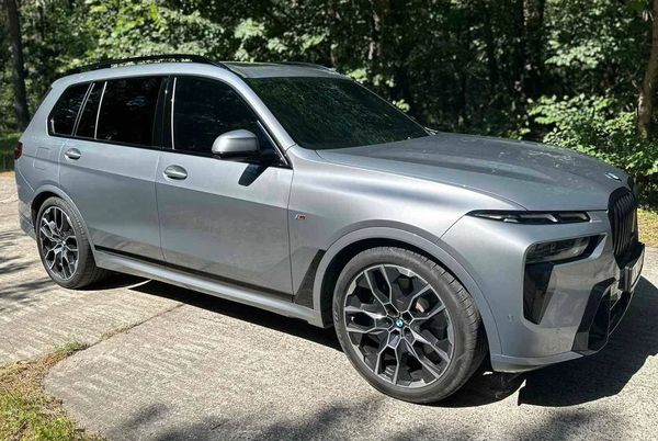 Аренда BMW X7 40D 2024 серый внедорожник с водителем на свадьбу
