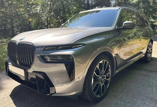 Аренда BMW X7 40D 2024 серый внедорожник с водителем на свадьбу