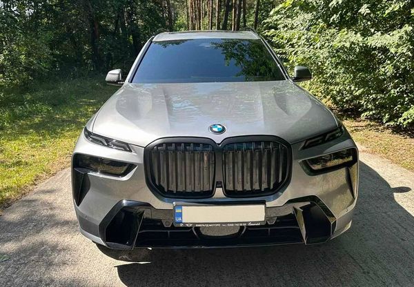 Аренда BMW X7 40D 2024 серый внедорожник с водителем на свадьбу