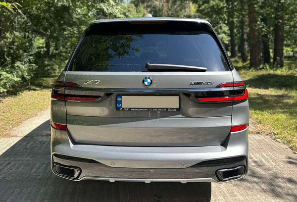 Аренда BMW X7 40D 2024 серый внедорожник с водителем на свадьбу