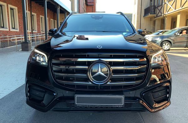 Позашляховик Mercedes Benz Gls AMG 400 напрокат без водія
