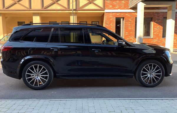 Позашляховик Mercedes Benz Gls AMG 400 напрокат без водія