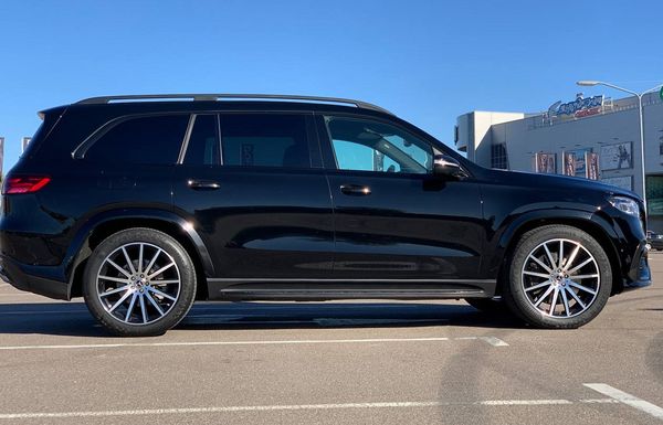 Позашляховик Mercedes Benz Gls AMG 400 напрокат без водія