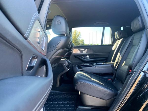 Позашляховик Mercedes Benz Gls AMG 400 напрокат без водія