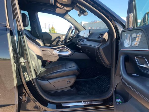 Позашляховик Mercedes Benz Gls AMG 400 напрокат без водія