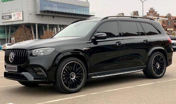 Прокат Merrcedes-Benz GLS 63 AMG без водія в Києві 