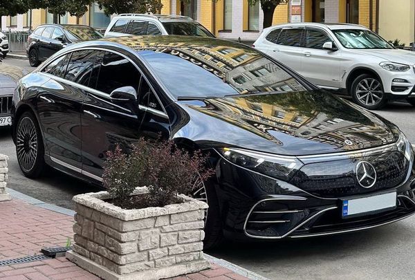 Mercedes Benz EQS 450+электро аренда vip авто с водителем на свадьбу трансфер