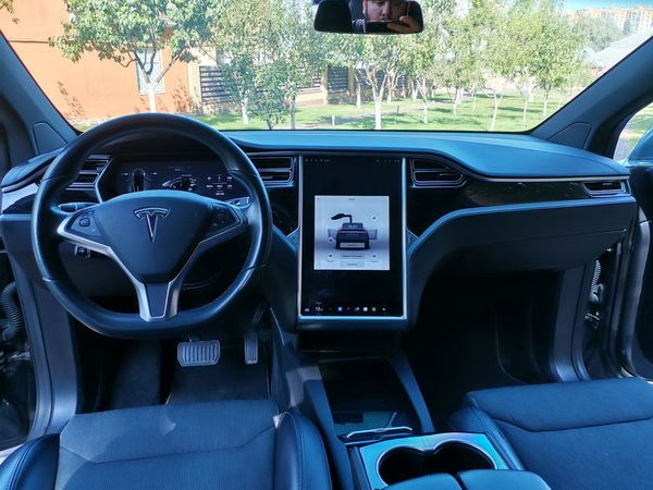 Tesla Model X серая электрический внедорожник арендовать на свадьбу съемки 