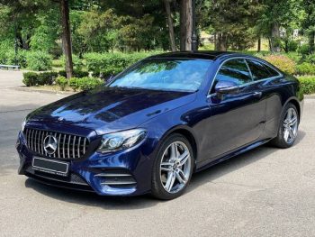 Mercedes Е Coupe W238 cиний прокат авто без водителя аренда с водителем на свадьбу