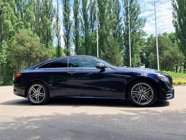 Mercedes Е Coupe W238 cиний прокат авто без водителя аренда с водителем на свадьбу