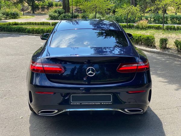 Mercedes Е Coupe W238 cиний прокат авто без водителя аренда с водителем на свадьбу