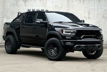 Оренда пікапа Dodge Ram 1500 TRX Mammoth 900 без водія на зйомку