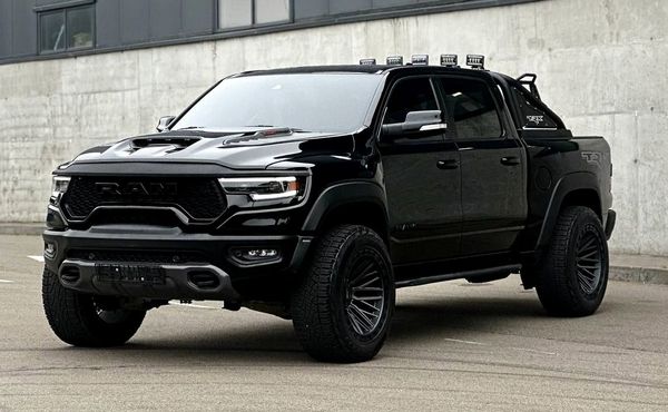 Оренда пікапа Dodge Ram 1500 TRX Mammoth 900 без водія на зйомку