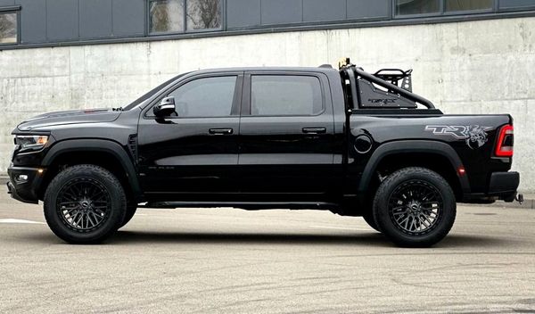 Аренда пикапа Dodge Ram 1500 TRX Mammoth 900 без водителя на съемки 