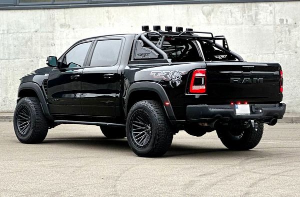 Аренда пикапа Dodge Ram 1500 TRX Mammoth 900 без водителя на съемки 