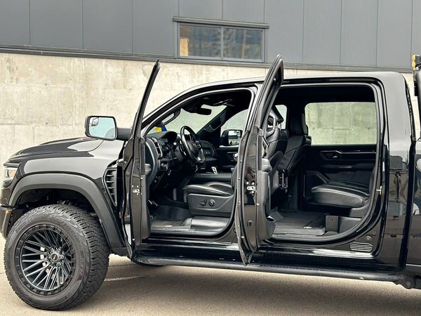 Оренда пікапа Dodge Ram 1500 TRX Mammoth 900 без водія на зйомку