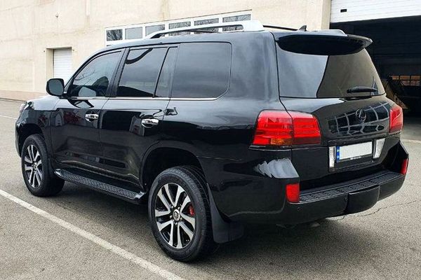 Оренда броньований джип Lexus LX 570 B6 чорний з водієм
