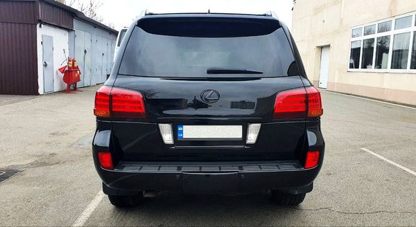 Оренда броньований джип Lexus LX 570 B6 чорний з водієм