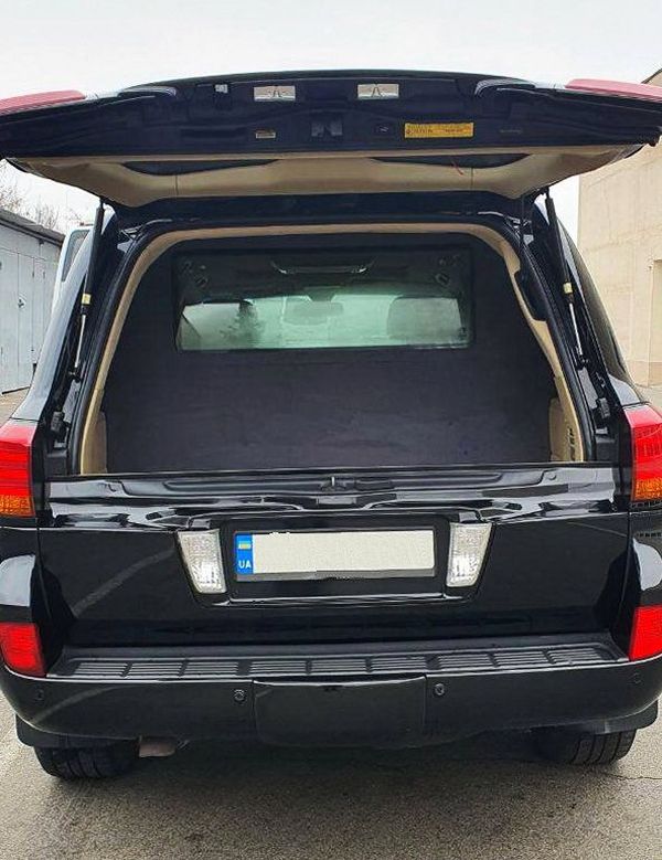 Оренда броньований джип Lexus LX 570 B6 чорний з водієм
